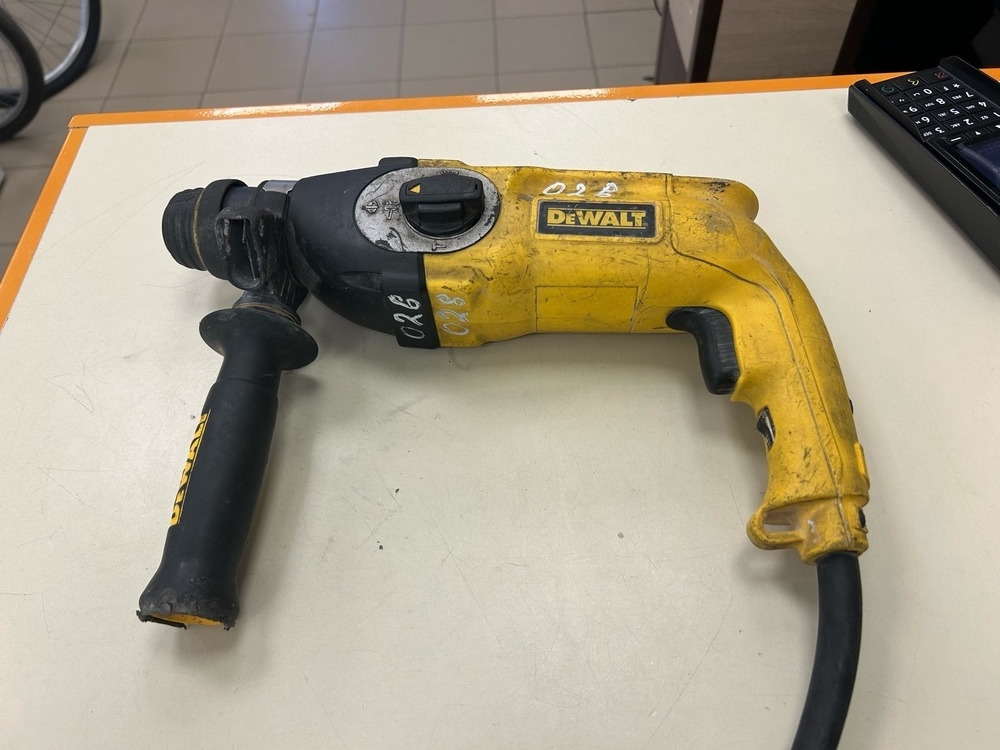 Перфоратор Dewalt D25013K