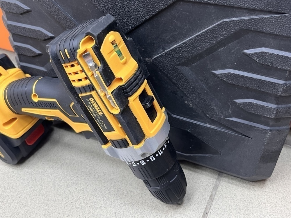 Шуруповерт Dewalt 18V