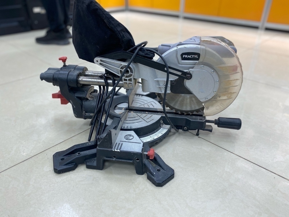 Торцовочная пила Practyl J1G ‐ZP‐210D