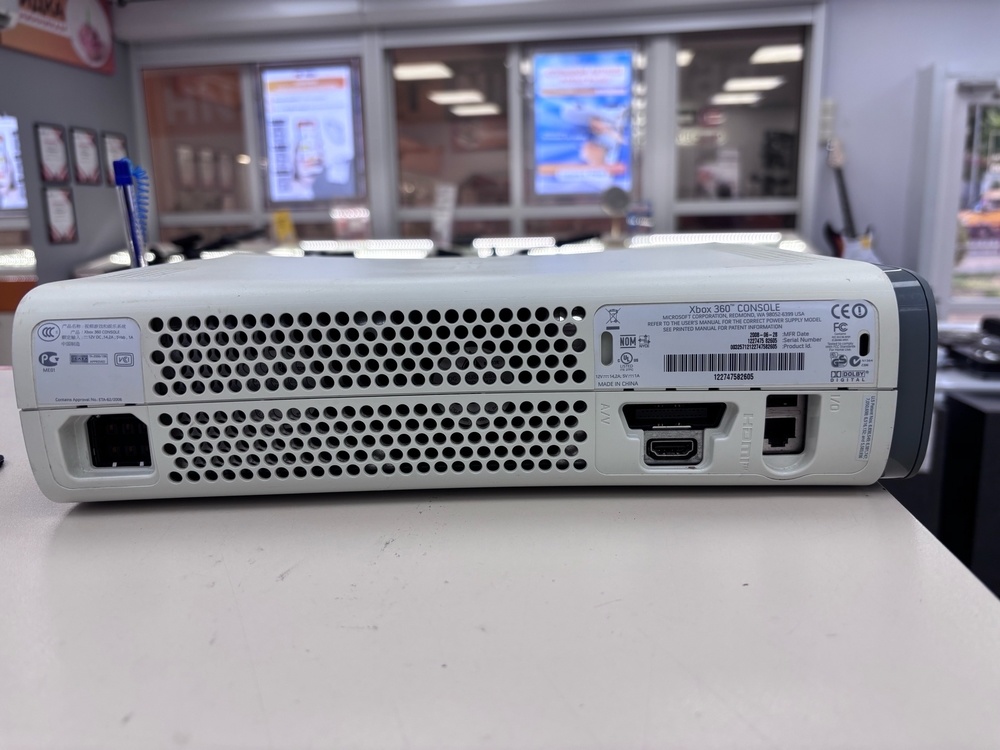 Игровая приставка Xbox 360;