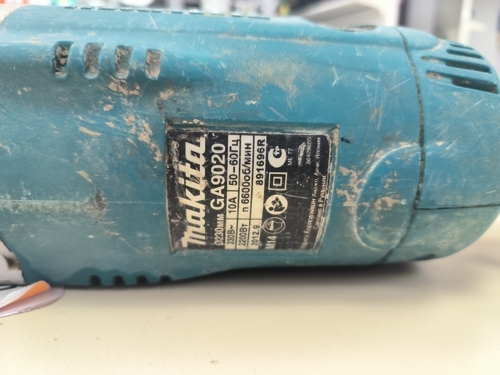 Угловая шлифмашина Makita GA9020