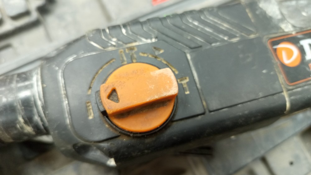 Перфоратор Defort DRH-800N-K