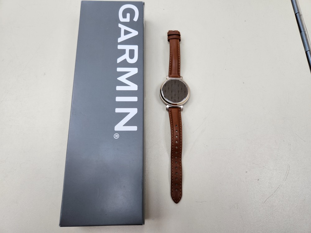 Смарт-часы Garmin Lily 2 Classic