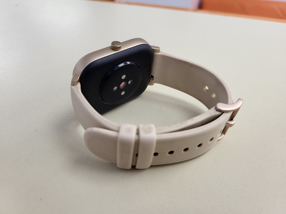 Фитнес-браслет Amazfit GTS 1;