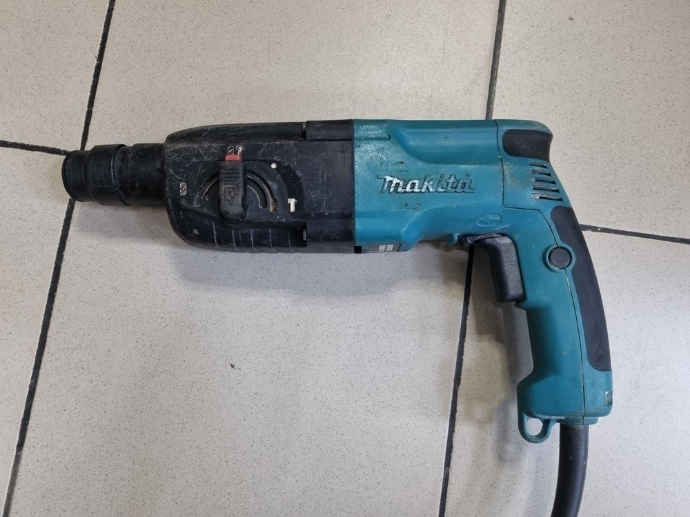 Перфоратор Makita HR2470