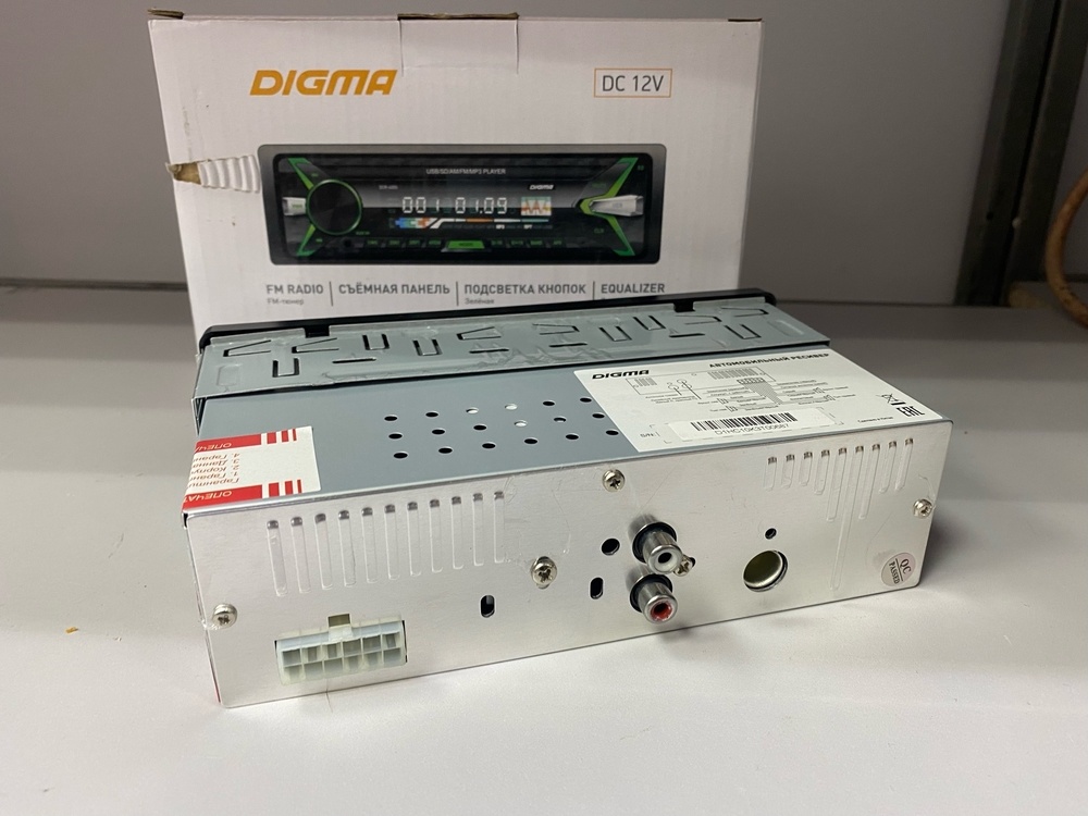 Автомагнитола Digma DCR-400G
