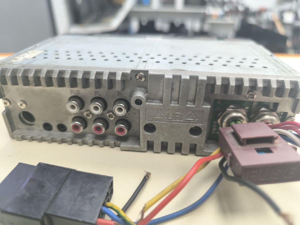 Автомагнитола Aura AMH-79DSP