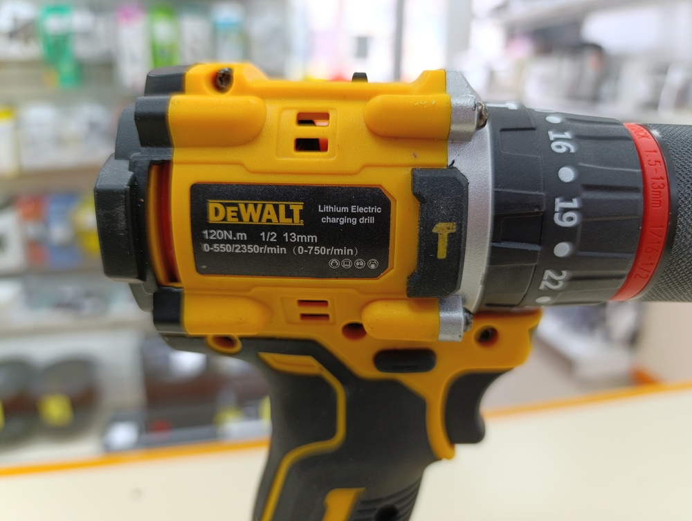 Шуруповерт Dewalt 18V XR;