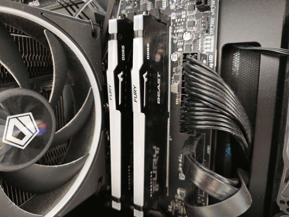 Системный блок THERMALTAKE;  Core I5-14600KF, Geforce RTX 5070, 32 Гб, 1 Tb, Нет