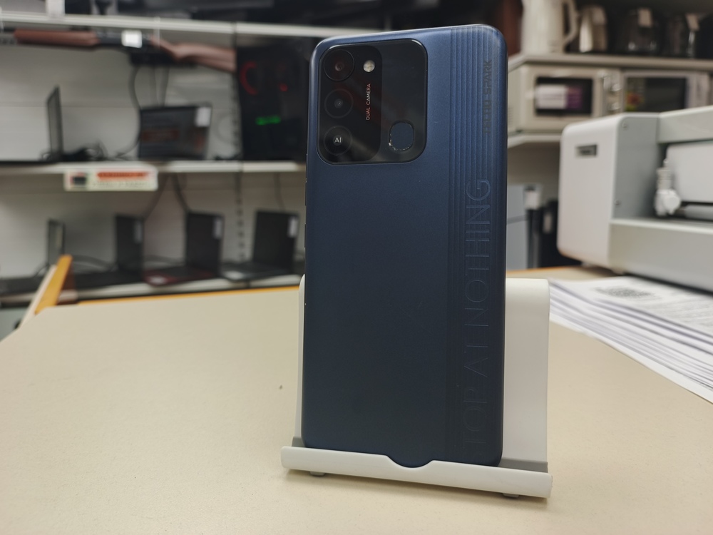 Смартфон Tecno Spark 8C 4/64