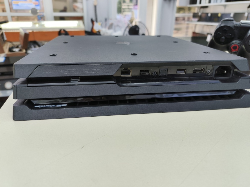 Игровая приставка PlayStation 4 Pro 1Tb