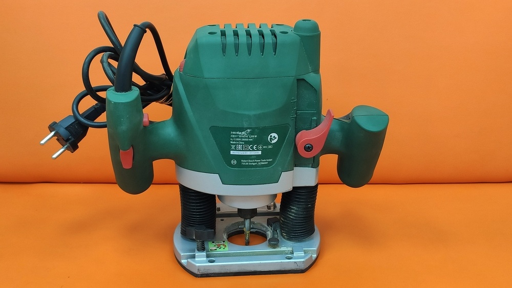 Фрезер Bosch POF 1200AE