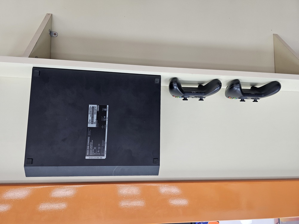 Игровая приставка Xbox One 500Gb