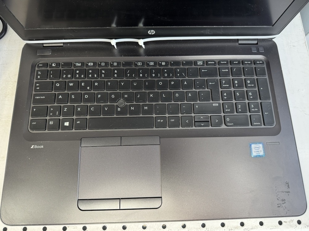 Ноутбук HP; Core i7-6500U, FirePro W4190M, 16 Гб, 240 Гб, Нет