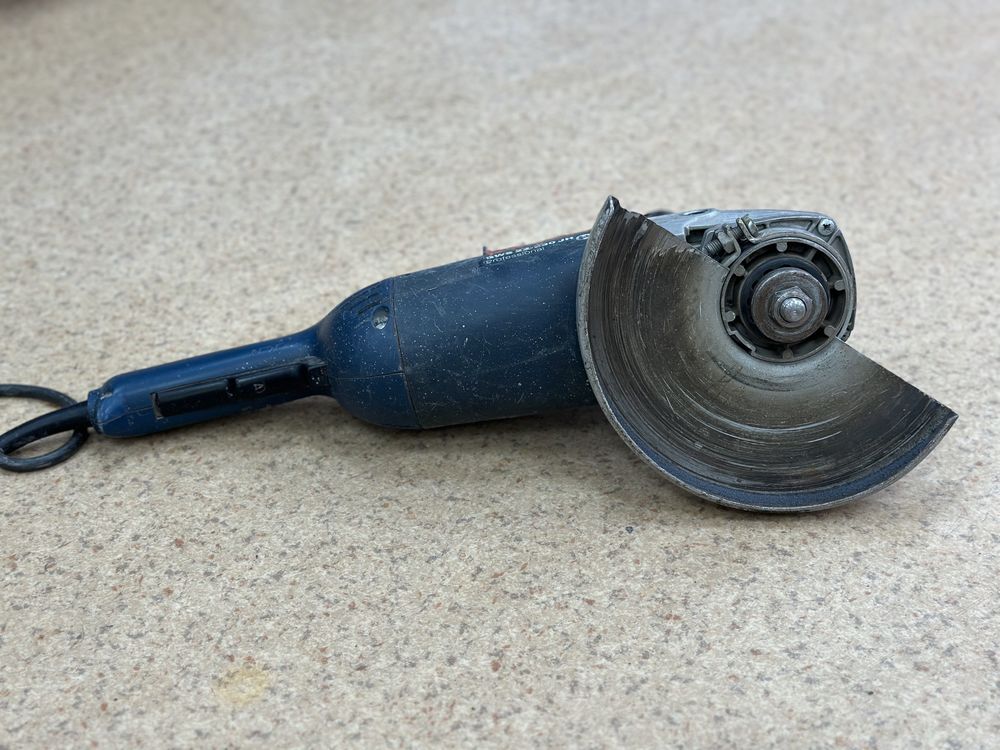 Угловая шлифмашина Bosch GWS 22-230 JH