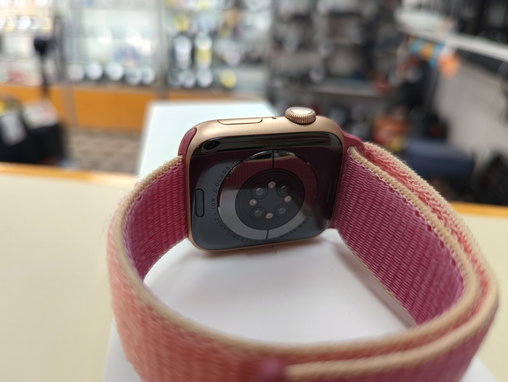 Смарт-часы Apple Watch Series 6 44 мм