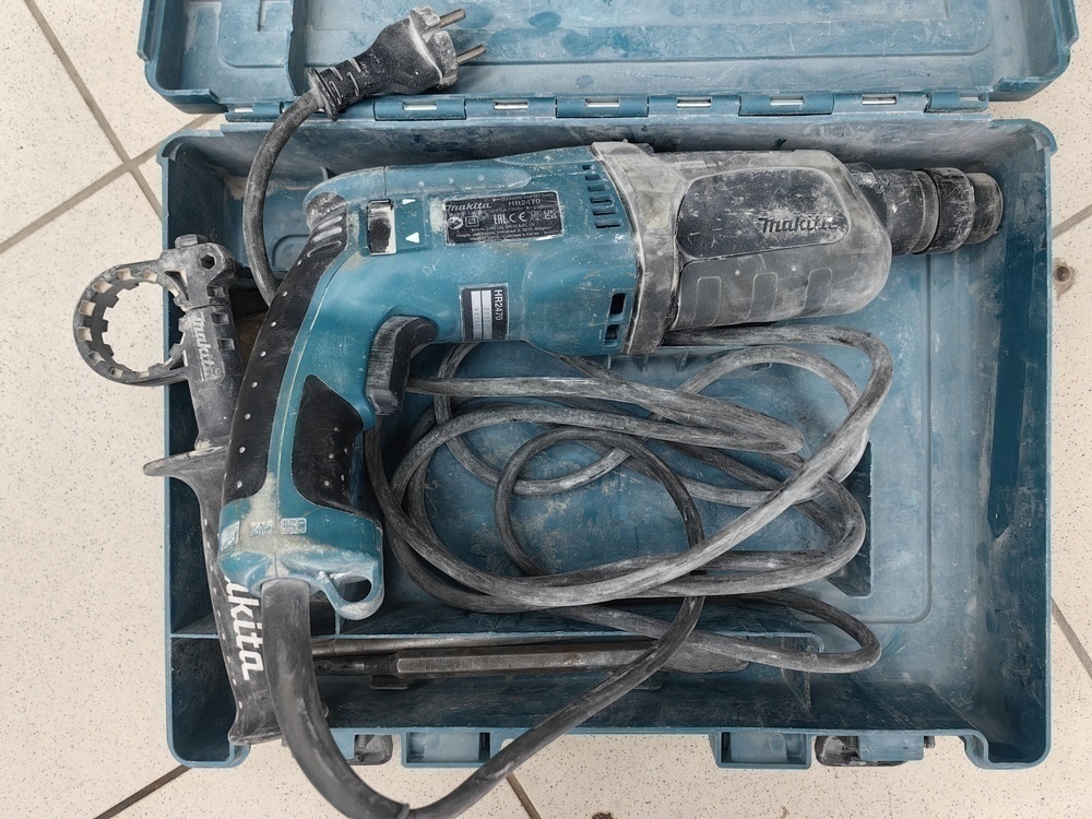 Перфоратор Makita HR 2470