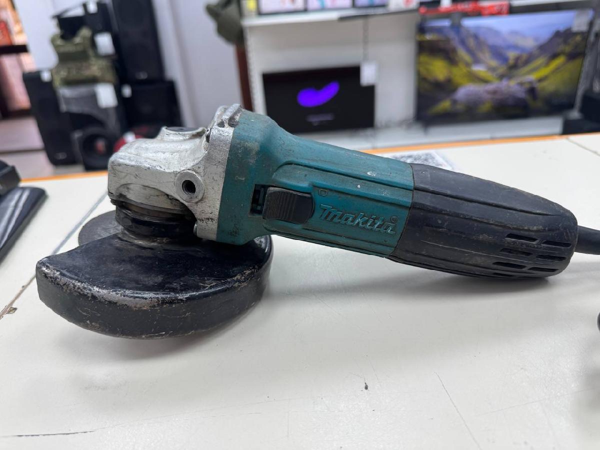 Угловая шлифмашина Makita 9554HN