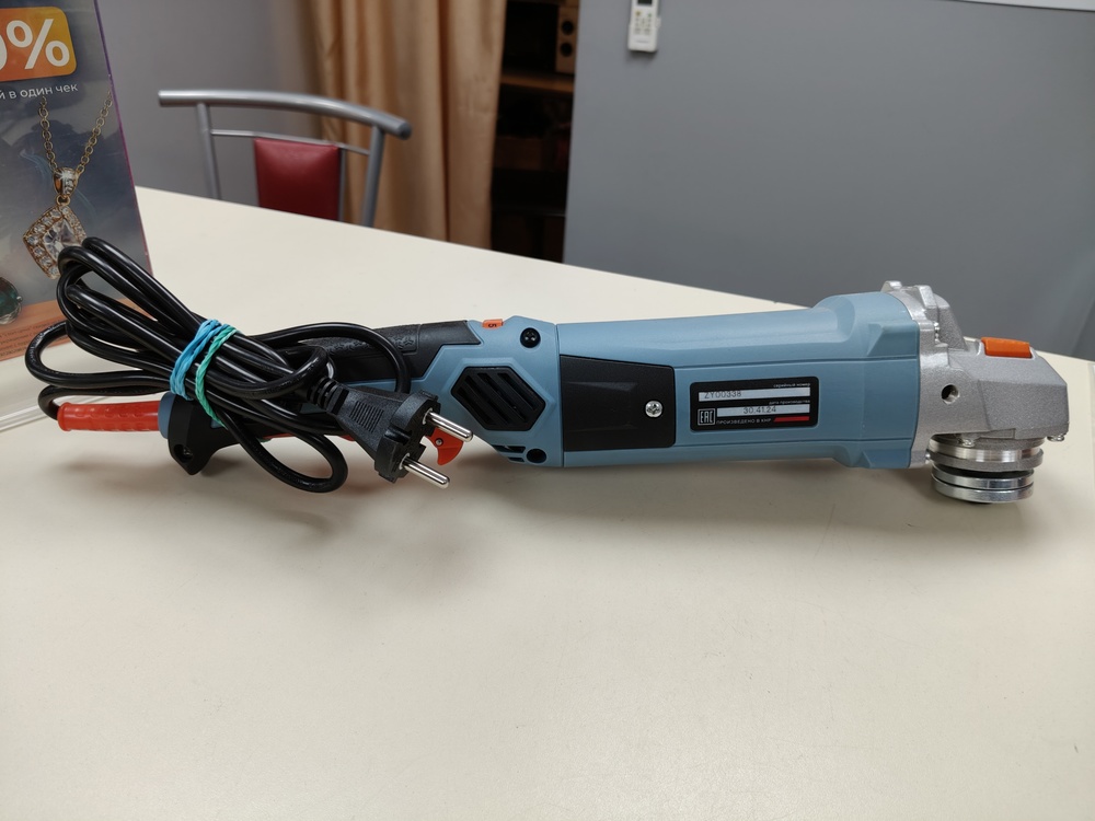 Угловая шлифмашина Электроприбор УШМ-125/1000Е