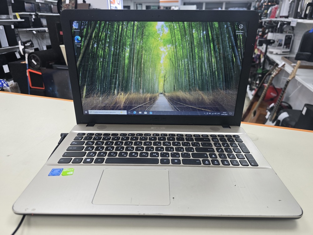 Ноутбук ASUS; Pentium N4200, Geforce 810M, 8 Гб, 120 Гб, Нет