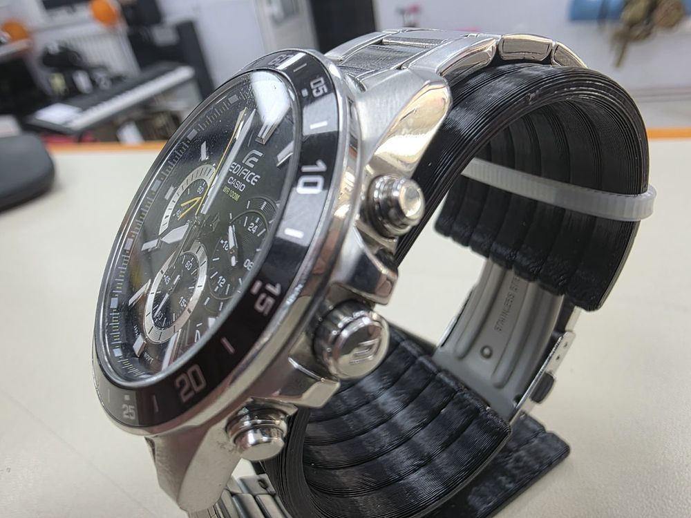 Часы наручные Casio Edifice EFV-570D-1A