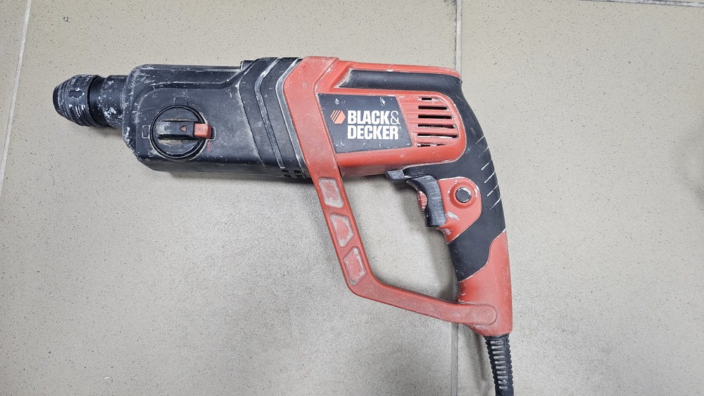 Перфоратор Black & Decker KD960 750W;