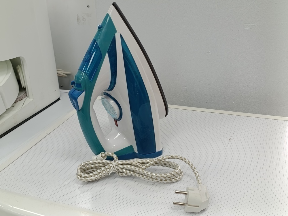 Утюг BBK ISE-2401