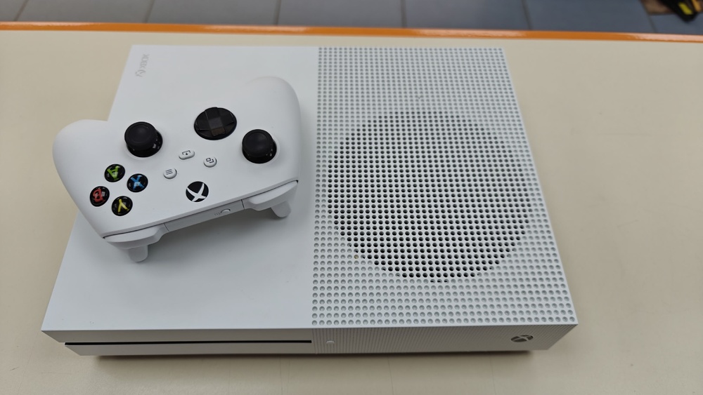 Игровая приставка Xbox One S 1TB