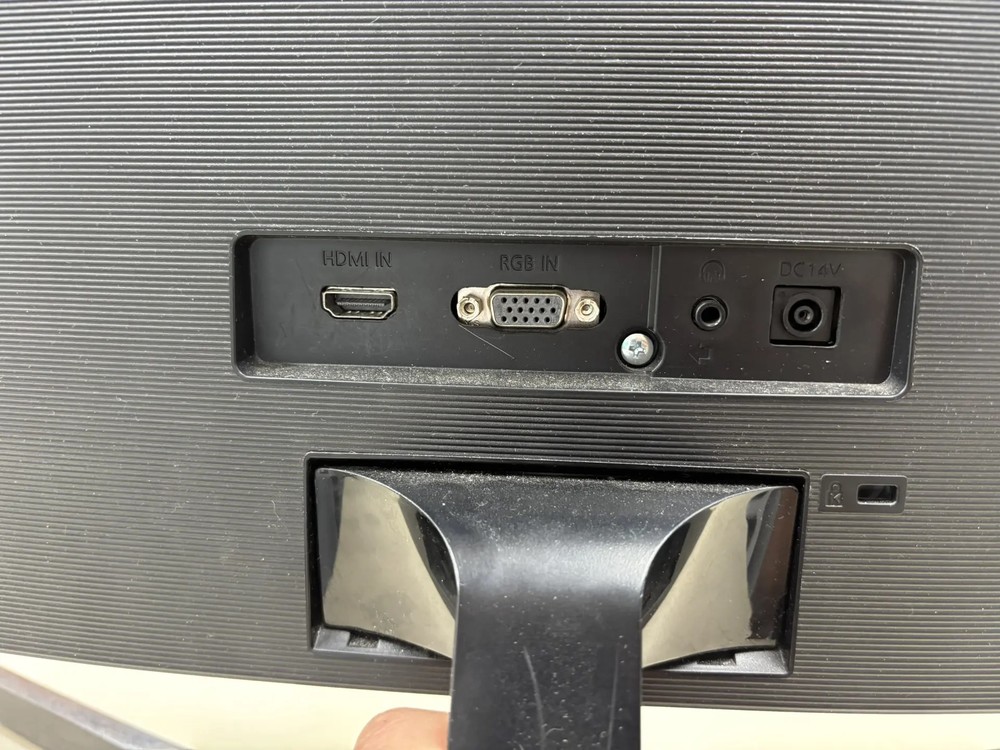 Монитор Samsung LC27F396FHIXRU