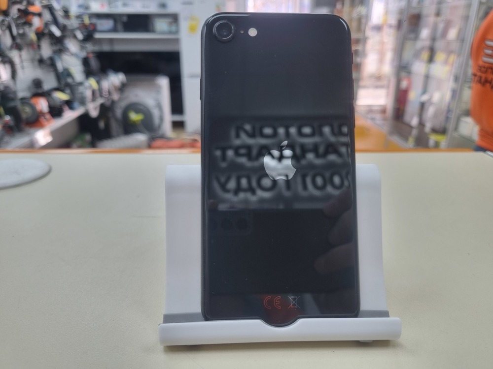 Смартфон Apple iPhone SE 2020 64Gb