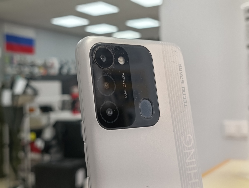 Смартфон Tecno Spark 8C 4/64