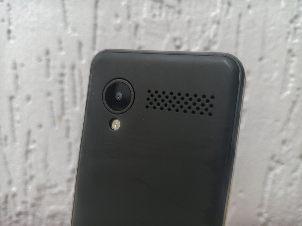 Мобильный телефон Philips X240