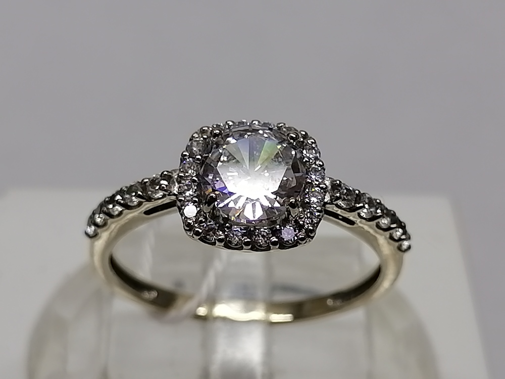 КОЛЬЦО С КАМНЯМИ (Au 585)