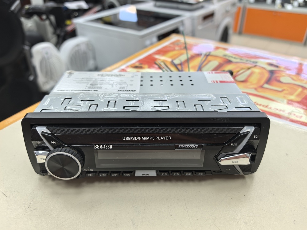 Автомагнитола Digma DCR-400B