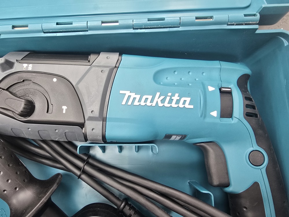 Перфоратор Makita HR 2470