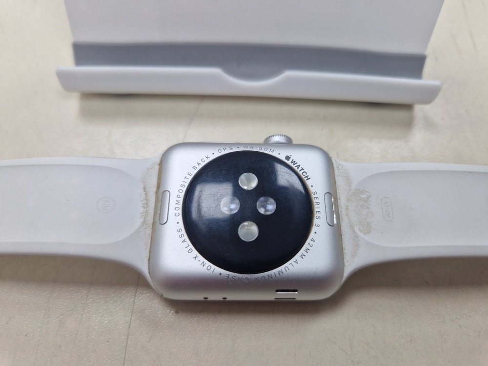 Смарт-часы Apple Watch Series 3 42 мм