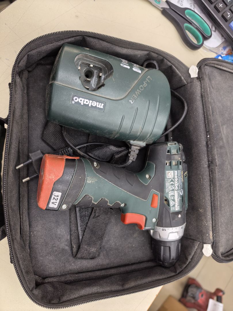 Шуруповерт Metabo BS 12V 2А/ч