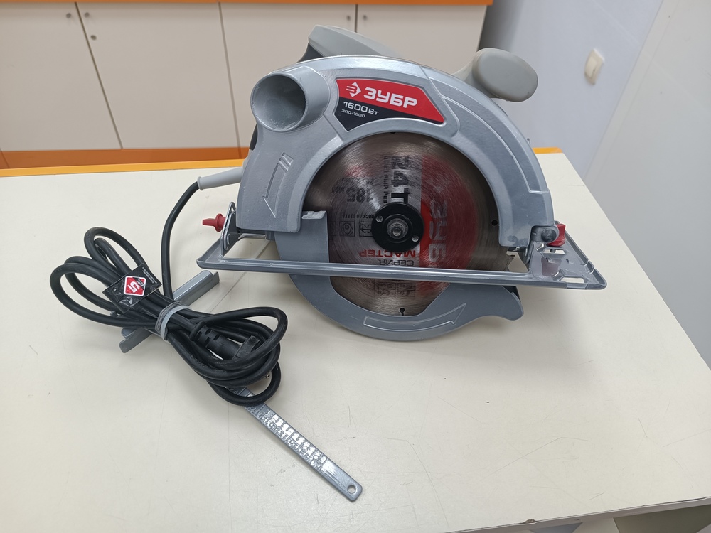 Дисковая пила Зубр ЗПД-1600