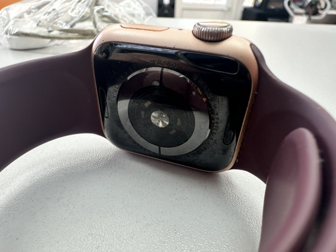 Смарт-часы Apple Watch Series 4 40 мм