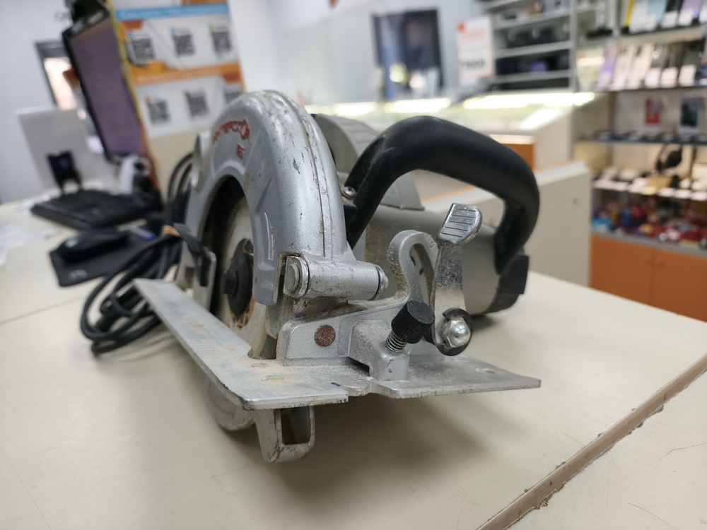 Дисковая пила Интерскол ДП-165/1200