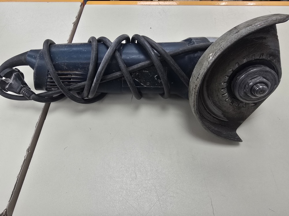 Угловая шлифмашина Bosch GWS 1000