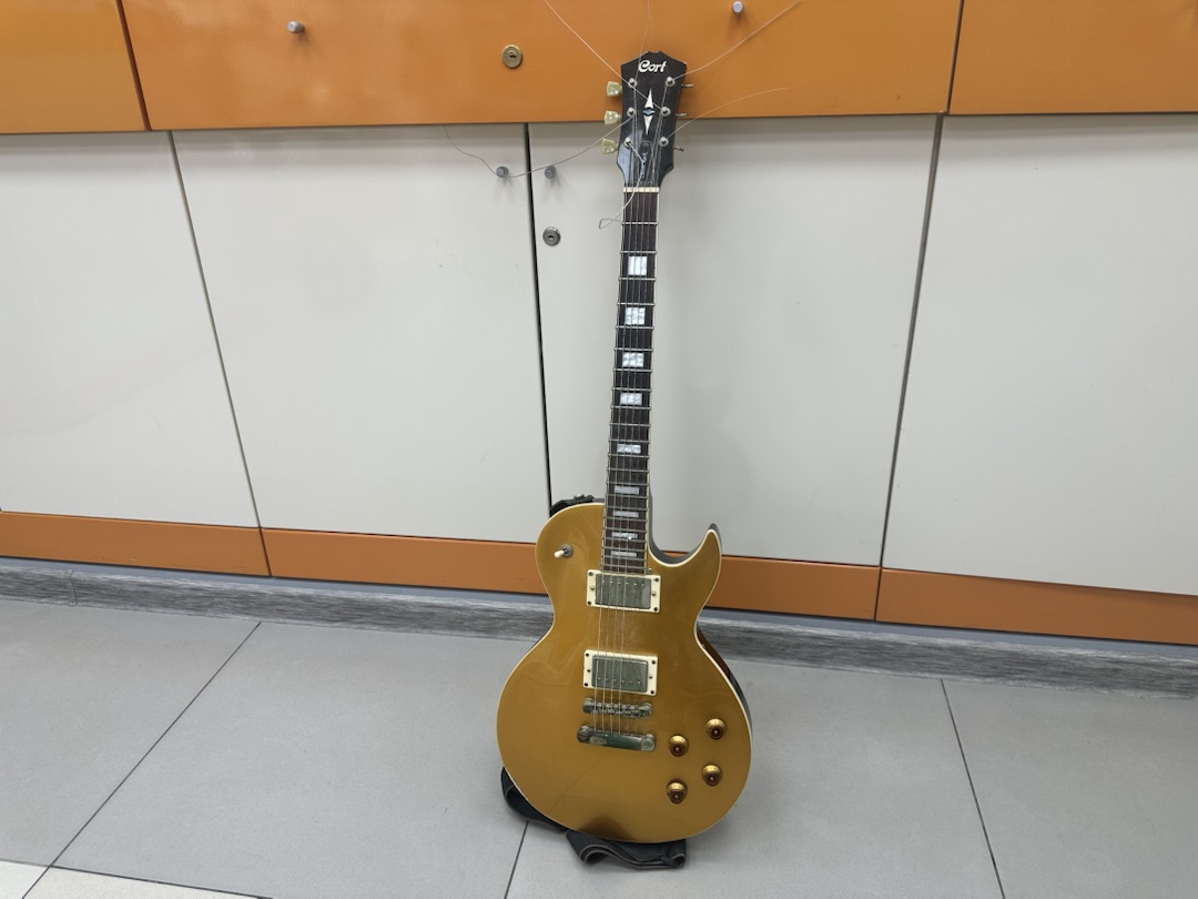 Электрогитара Cort CR200