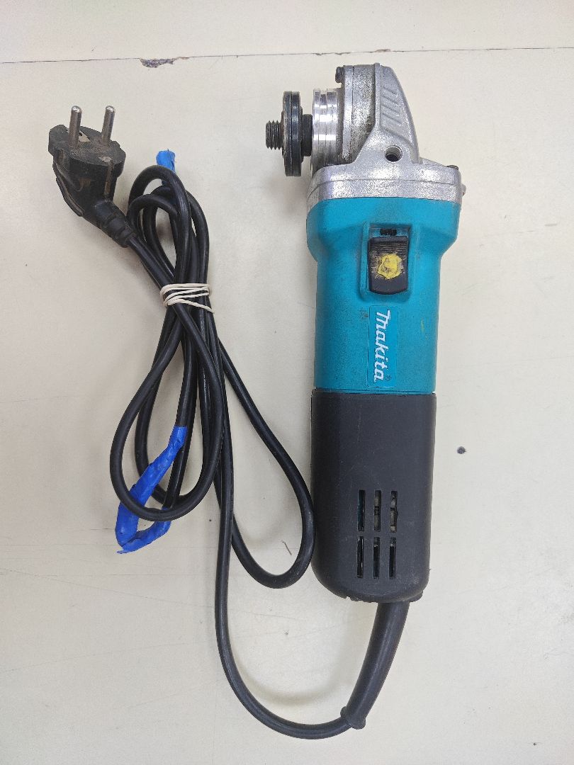 Угловая шлифмашина Makita 9553HN