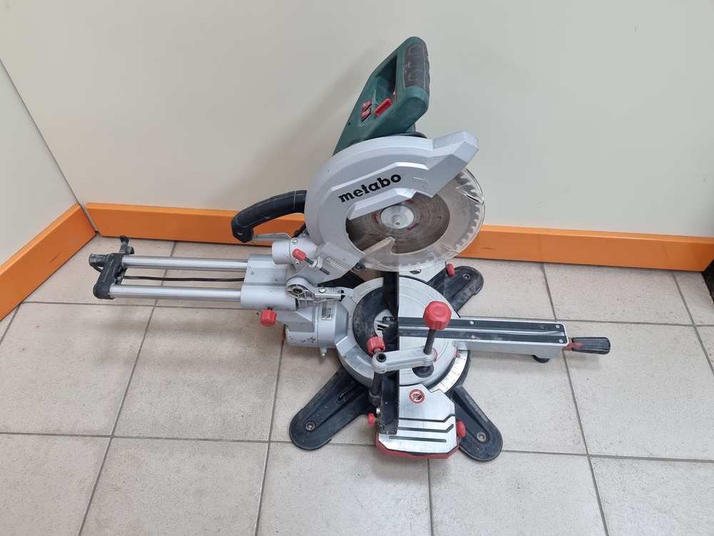 Торцовочная пила Metabo KGS 254M