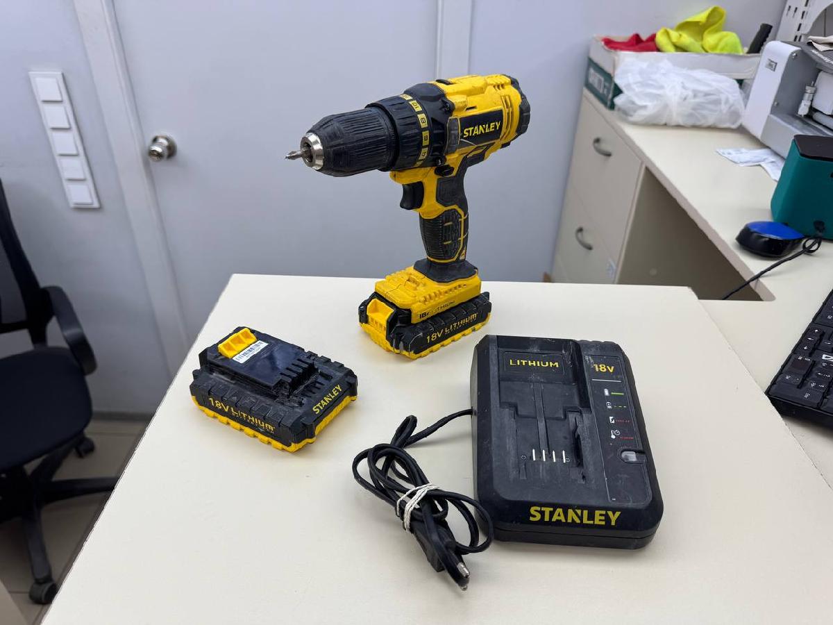 Шуруповерт Stanley SCD20