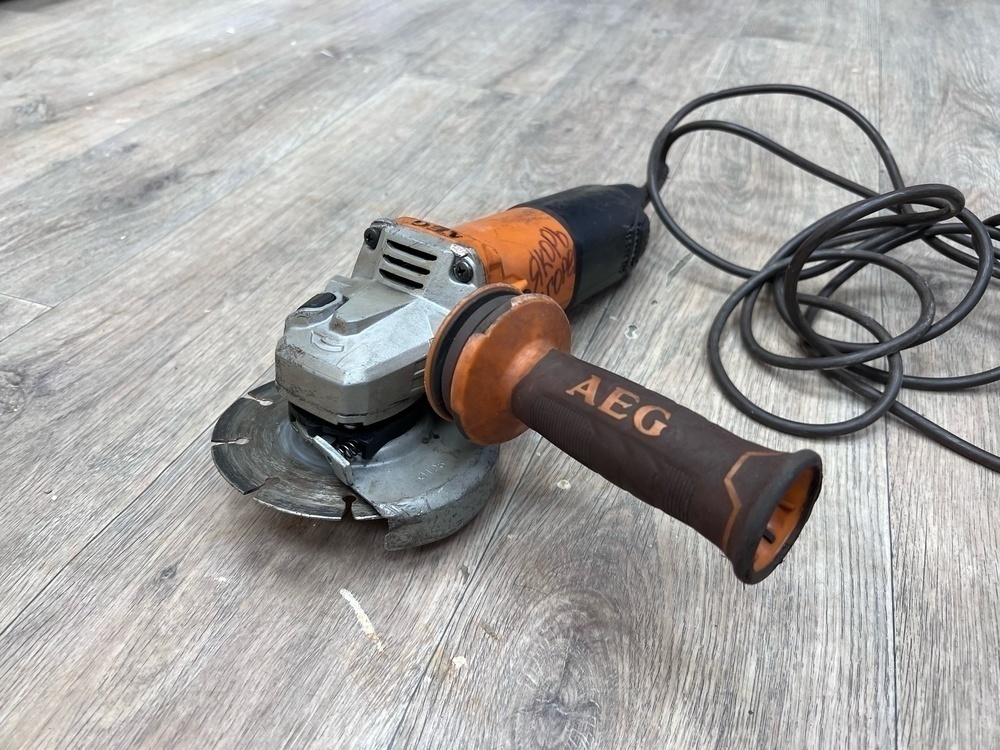 Угловая шлифмашина AEG WS 13-125XE