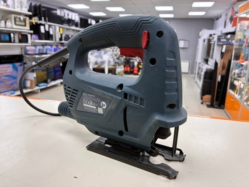 Лобзик Bosch GST 700;
