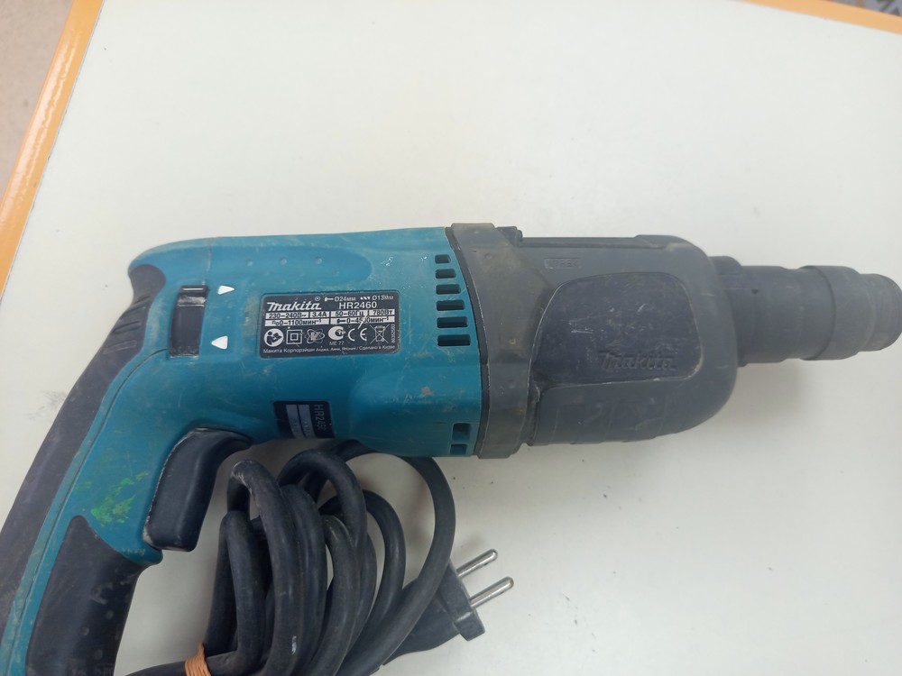 Перфоратор Makita HR2460