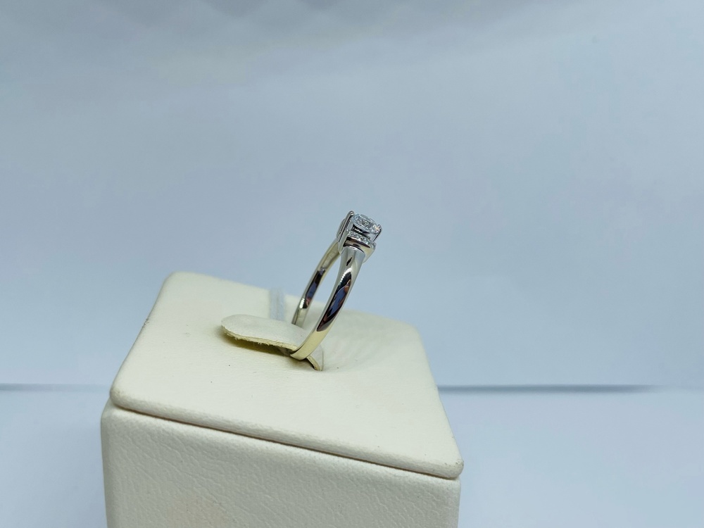 КОЛКМИ585 КОЛЬЦО С КАМНЯМИ (Au 585)