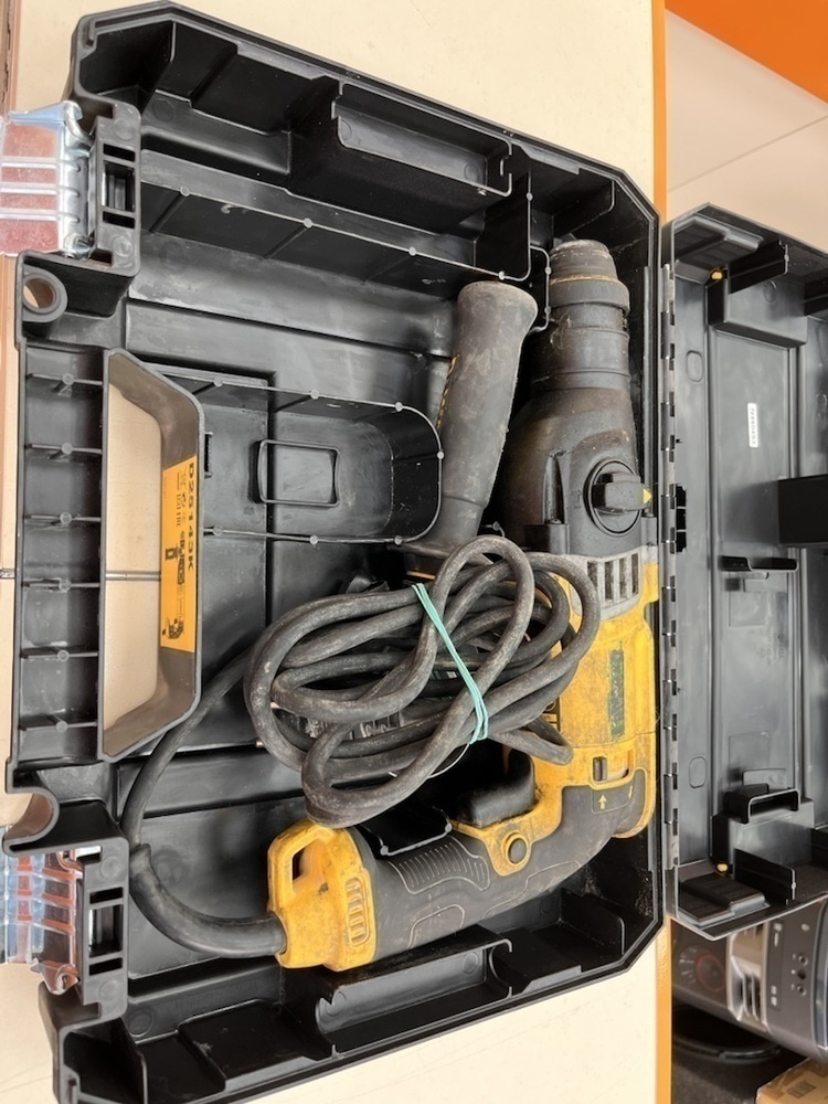 Перфоратор Dewalt D25143K